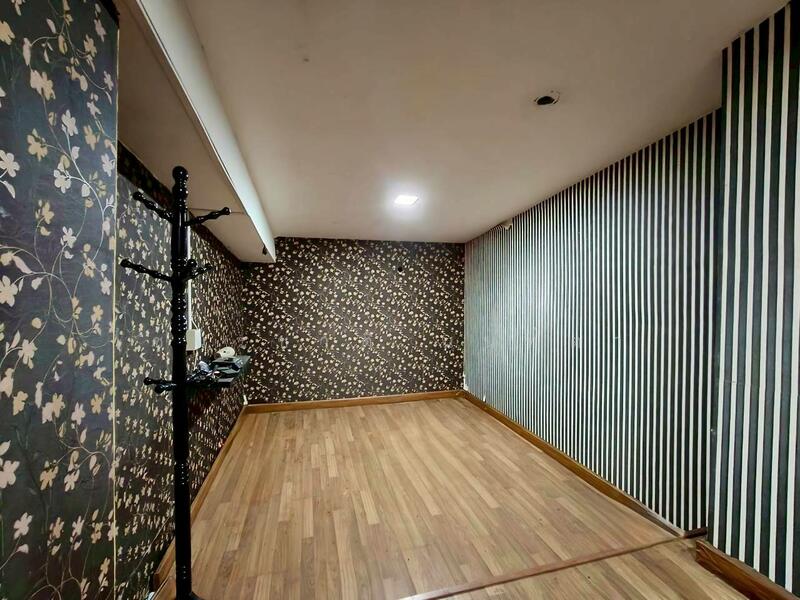 ขาย - ตำบลเขาน้อย อำเภอปราณบุรี, ประจวบคีรีขันธ์