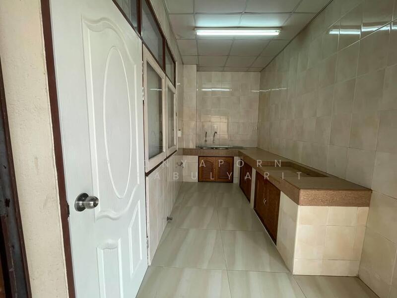 ให้เช่า - ให้เช่า บ้านเดี่ยว ซอยจรัญสนิทวงศ์ 1 : Detached house Soi Charansanitwong 1, กรุงเทพ