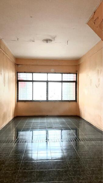 For Rent - ทำเลติดถนนใหญ่สุขุมวิท ใกล้เอ็มควอเทียร์ ให้เช่าตึก 3 ชั้น ทำเลดี พร้อมอยู่, Bangkok