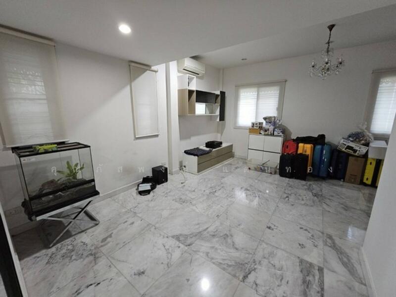 ให้เช่า - ถนนลาดพร้าว,วิภาวดี-รังสิต,รัชดา ซอยลาดพร้าว18 ทรงสะอาด แขวงจอมพล เขตจตุจักร กรุงเทพ 10900, กรุงเทพ