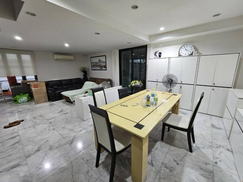 ให้เช่า - ถนนลาดพร้าว,วิภาวดี-รังสิต,รัชดา ซอยลาดพร้าว18 ทรงสะอาด แขวงจอมพล เขตจตุจักร กรุงเทพ 10900, กรุงเทพ