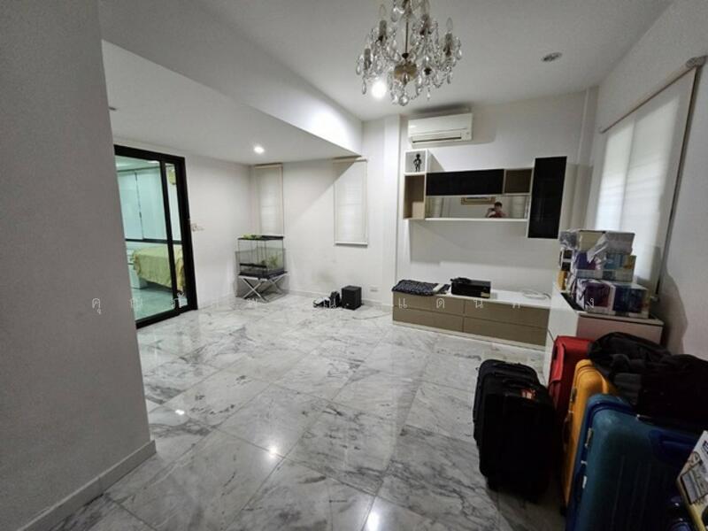 ให้เช่า - ถนนลาดพร้าว,วิภาวดี-รังสิต,รัชดา ซอยลาดพร้าว18 ทรงสะอาด แขวงจอมพล เขตจตุจักร กรุงเทพ 10900, กรุงเทพ