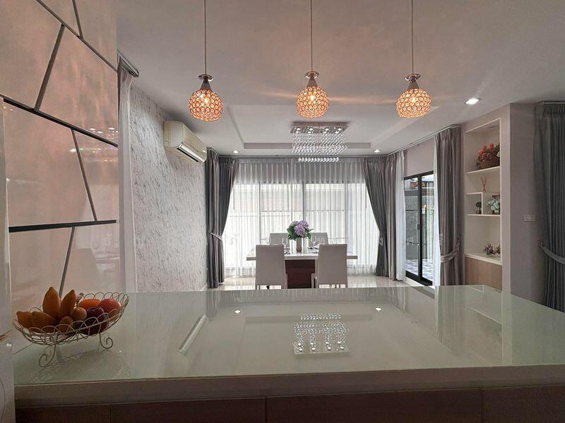 For Rent - The Complete Sriracha, Chon Buri