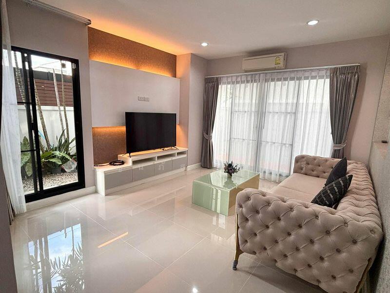 For Rent - The Complete Sriracha, Chon Buri