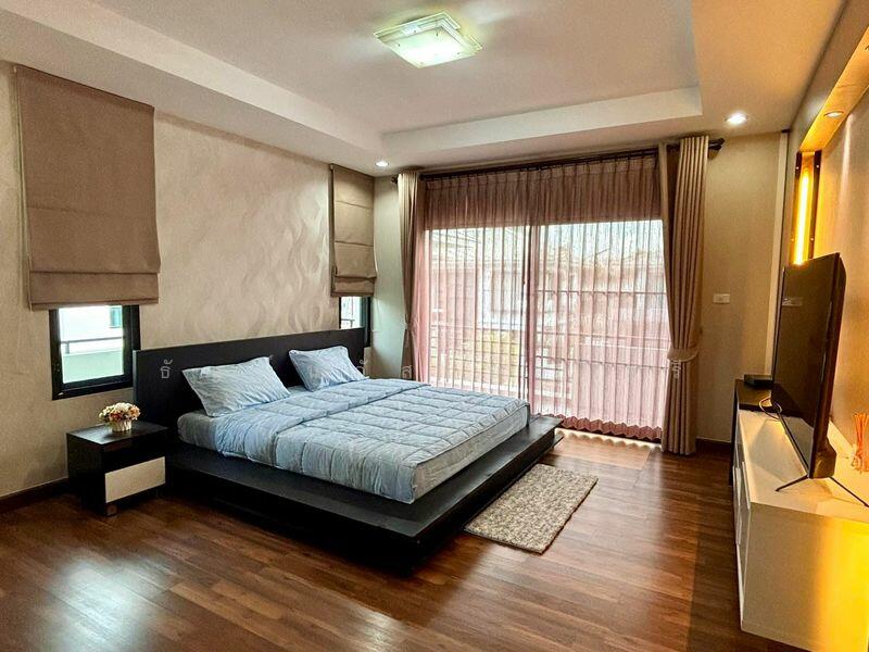 For Rent - The Complete Sriracha, Chon Buri