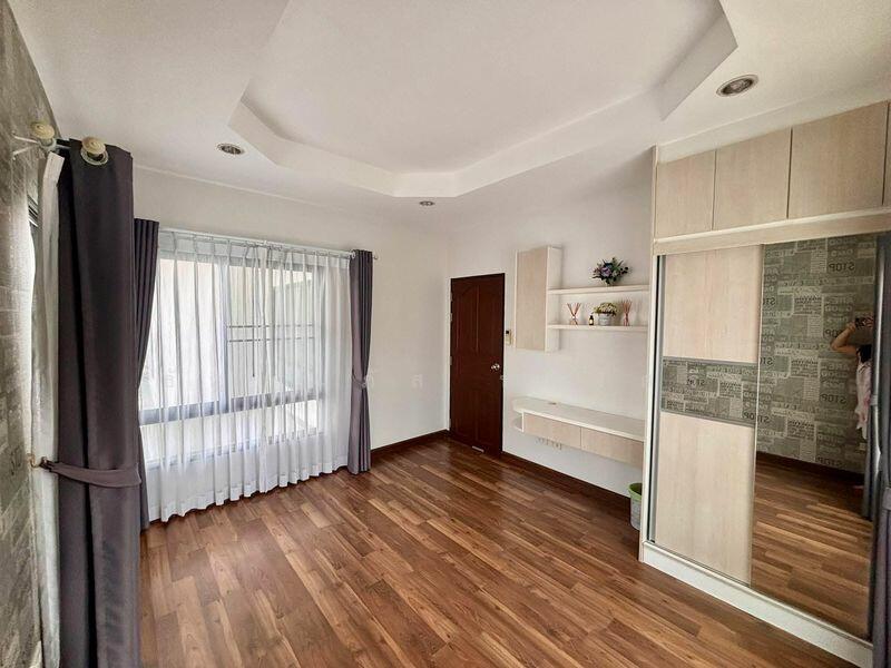 For Rent - The Complete Sriracha, Chon Buri