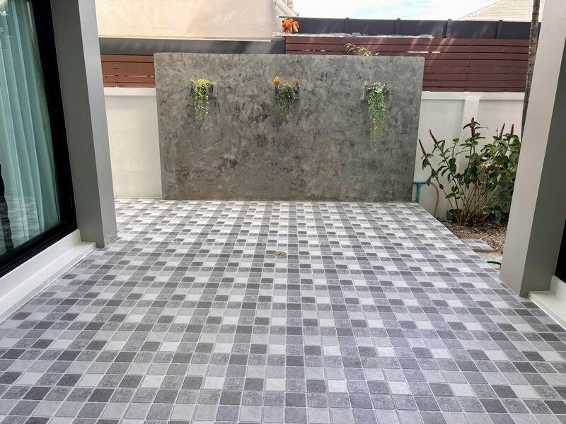 For Rent - The Complete Sriracha, Chon Buri