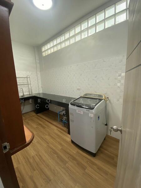 ให้เช่า - For Rent Bangkok Townhouse Pracha Rat Bamphen Huai Khwang MRT Huai Khwang BRE26081, กรุงเทพ