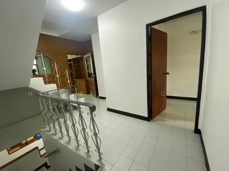 ให้เช่า - For Rent Bangkok Townhouse Pracha Rat Bamphen Huai Khwang MRT Huai Khwang BRE26081, กรุงเทพ