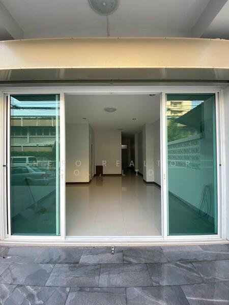 ให้เช่า - For Rent Bangkok Townhouse Pracha Rat Bamphen Huai Khwang MRT Huai Khwang BRE26081, กรุงเทพ