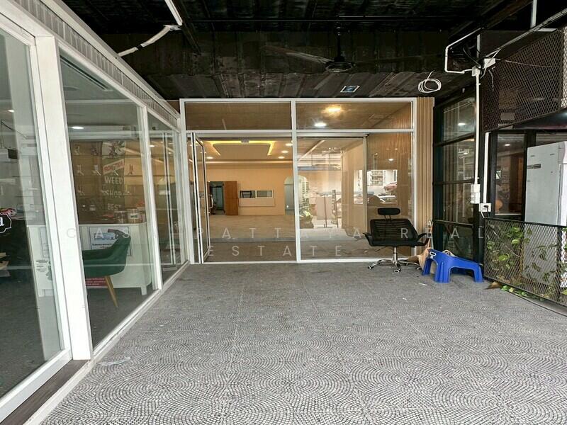 ขาย - อาคารพาณิชย์ 3 ชั้น ทำเลทอง ซอยบัวขาว, ชลบุรี