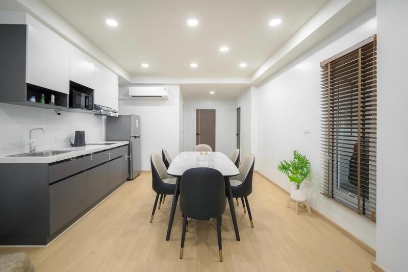 ขาย - 4-Br Townhouse near BTS Saint Louis (1585602), กรุงเทพ