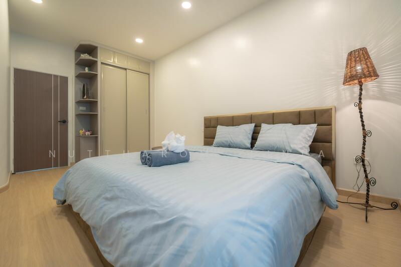 ขาย - 4-Br Townhouse near BTS Saint Louis (1585602), กรุงเทพ