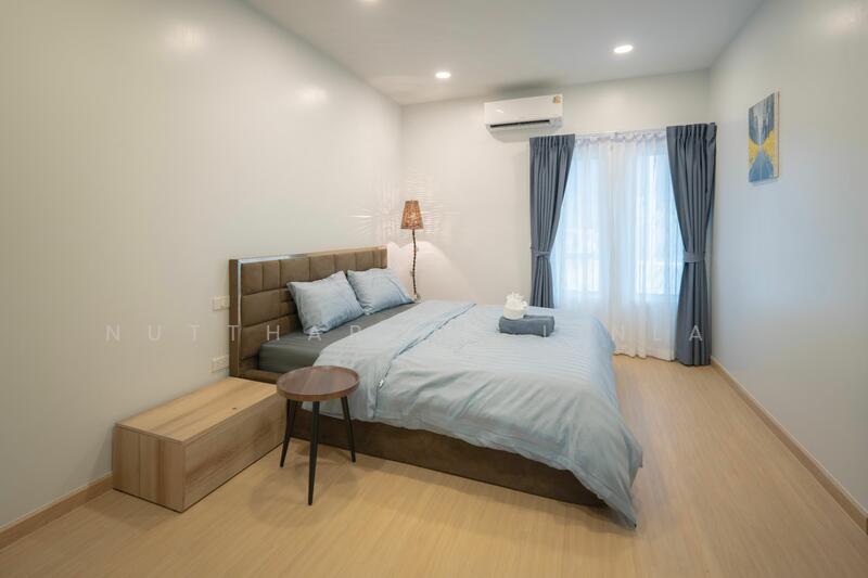 ขาย - 4-Br Townhouse near BTS Saint Louis (1585602), กรุงเทพ