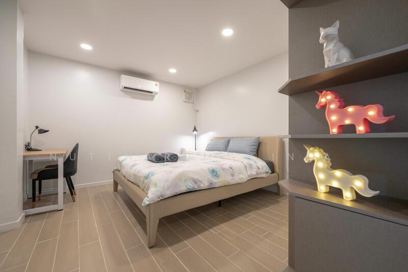 ขาย - 4-Br Townhouse near BTS Saint Louis (1585602), กรุงเทพ