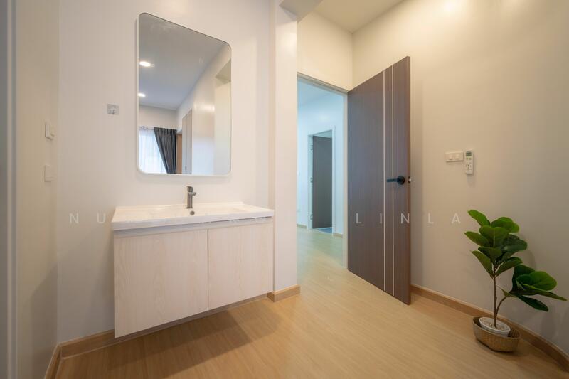 ขาย - 4-Br Townhouse near BTS Saint Louis (1585602), กรุงเทพ