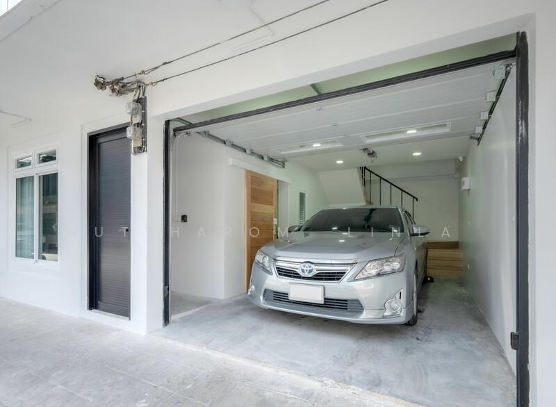 ขาย - 4-Br Townhouse near BTS Saint Louis (1585602), กรุงเทพ