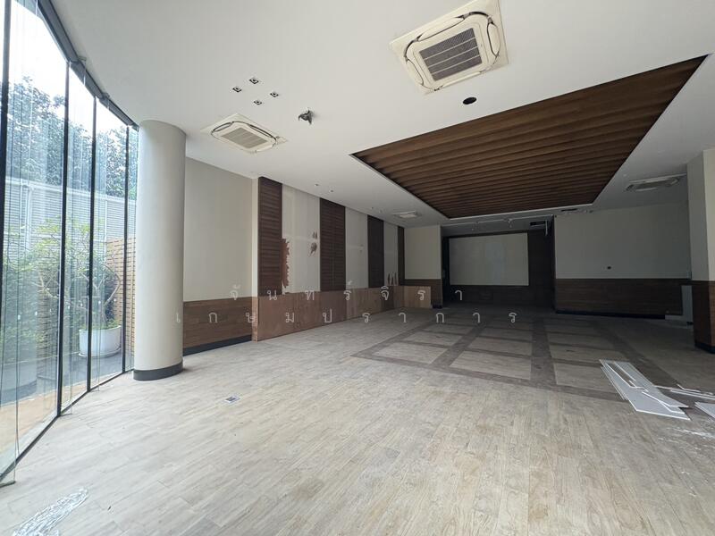 ให้เช่า - พื้นที่ร้านค้า/ออฟฟิศ 158 ตร.ม. ทำเลทองติดถนนใหญ่ ย่านพระโขนง-สุขุมวิท, กรุงเทพ