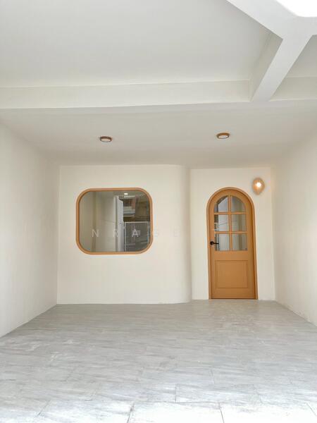 ขาย - ทาวน์เฮาส์ รีโนเวทใหม่ทั้งหลัง ซอยอุดมสุข 47, กรุงเทพ