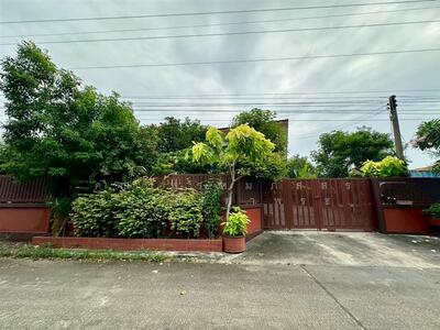 ขาย - บ้านเดี่ยว + ที่ดิน 2 ชั้น 316.4 ตร.ว. บ้านเดี่ยว + ที่ดิน ถนนปทุมธานี-บางปะหัน ใกล้โรงพยาบาลสามโคก, ปทุมธานี