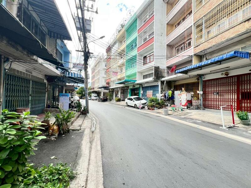 ขาย - ทาวน์เฮ้าส์ 2.5 ชั้น 12 ตร.ว. ทาวน์เฮ้าส์ ซอยสมเด็จพระเจ้าตากสิน19 ถนนสมเด็จพระเจ้าตากสิน, กรุงเทพ