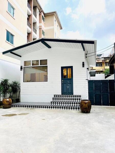 For Rent - ทำเลสาทรซอย 17 BTS เซนต์หลุยส์ ให้เช่าบ้าน เหมาะทำออฟฟิศ คาเฟ่ บาร์ลับ ทำเลดี, Bangkok