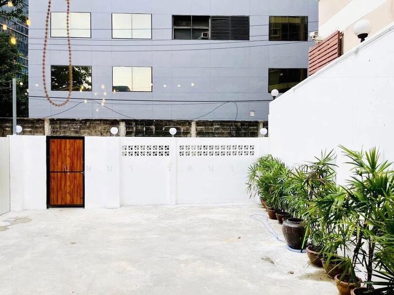 For Rent - ทำเลสาทรซอย 17 BTS เซนต์หลุยส์ ให้เช่าบ้าน เหมาะทำออฟฟิศ คาเฟ่ บาร์ลับ ทำเลดี, Bangkok