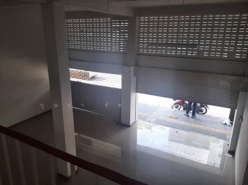 For Rent - ทำเลติดถนนใหญ่สี่พระยา จดบริษัทได้ ให้เช่าอาคารพาณิชย์ 2 คูหา ตีทะลุกัน 4.5 ชั้น รีโนเวทใหม่, Bangkok