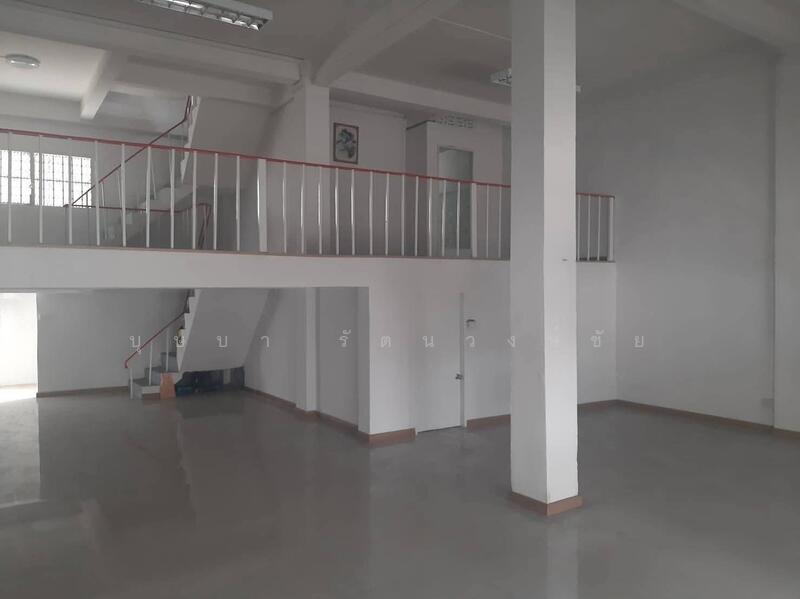 For Rent - ทำเลติดถนนใหญ่สี่พระยา จดบริษัทได้ ให้เช่าอาคารพาณิชย์ 2 คูหา ตีทะลุกัน 4.5 ชั้น รีโนเวทใหม่, Bangkok