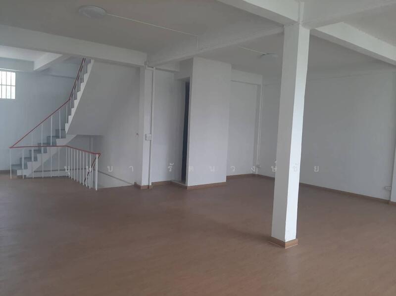 For Rent - ทำเลติดถนนใหญ่สี่พระยา จดบริษัทได้ ให้เช่าอาคารพาณิชย์ 2 คูหา ตีทะลุกัน 4.5 ชั้น รีโนเวทใหม่, Bangkok