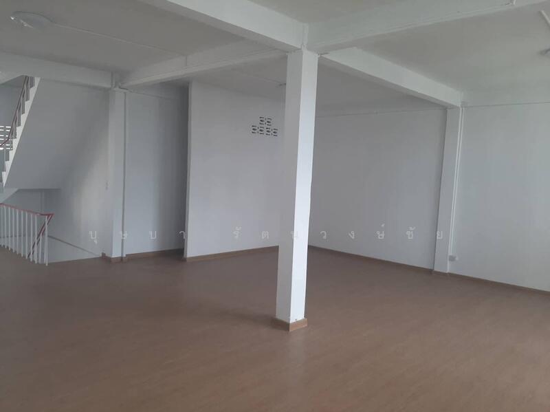 For Rent - ทำเลติดถนนใหญ่สี่พระยา จดบริษัทได้ ให้เช่าอาคารพาณิชย์ 2 คูหา ตีทะลุกัน 4.5 ชั้น รีโนเวทใหม่, Bangkok