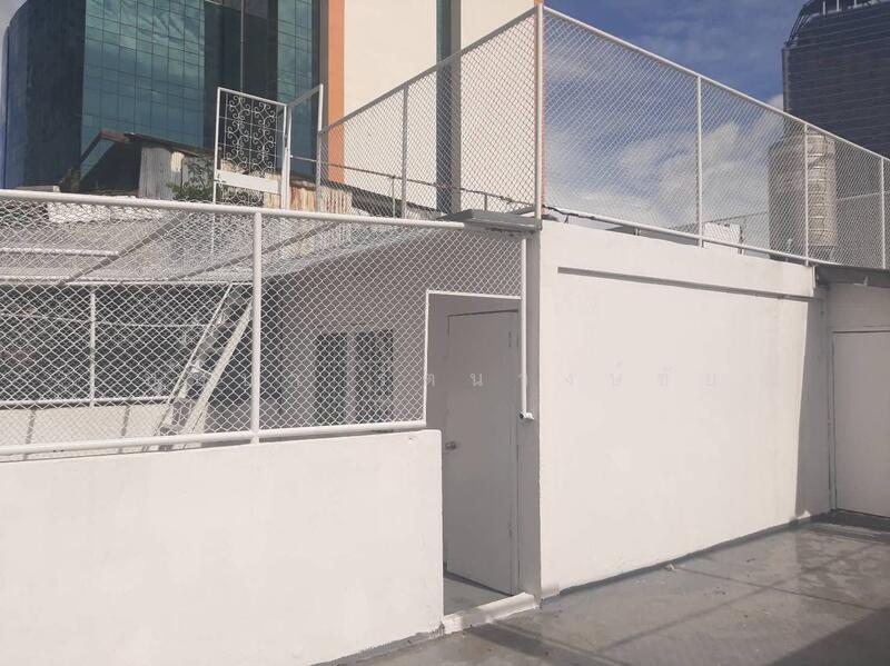 For Rent - ทำเลติดถนนใหญ่สี่พระยา จดบริษัทได้ ให้เช่าอาคารพาณิชย์ 2 คูหา ตีทะลุกัน 4.5 ชั้น รีโนเวทใหม่, Bangkok