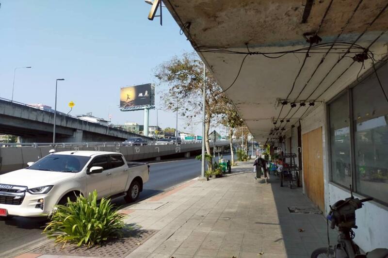 ขาย - ติดริมถนนเพชรบุรี ก่อนถึงแยกอุรุงพงษ์, กรุงเทพ