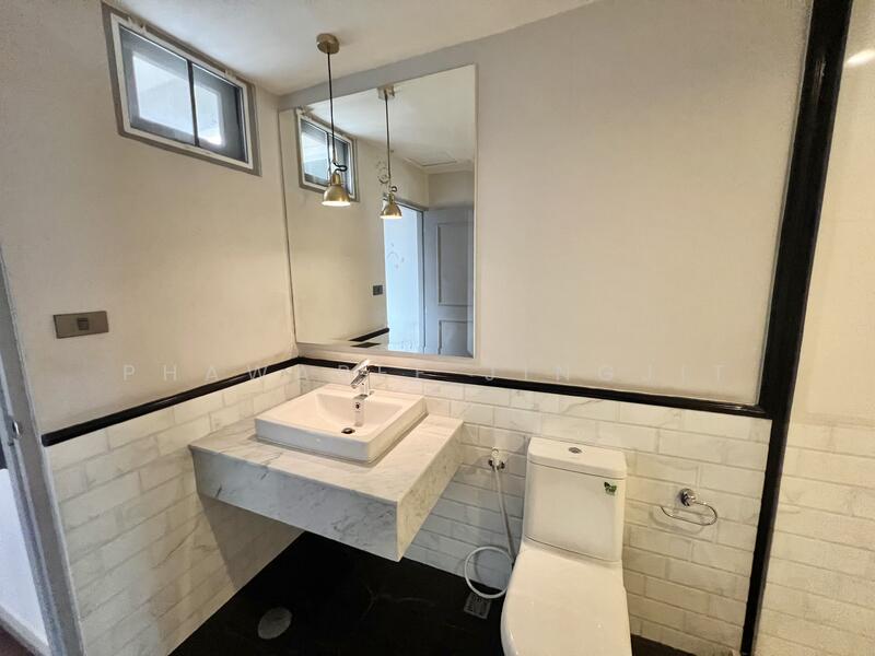 ขาย - D.S. Tower 1 Sukhumvit 33 : ดี.เอส. ทาวเวอร์ 1 สุขุมวิท 33, กรุงเทพ