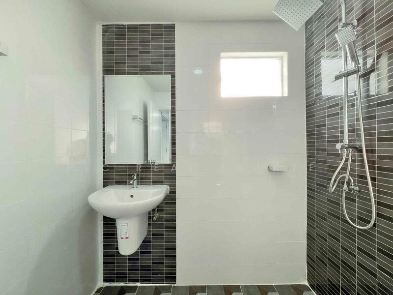 For Sale - Two-Story Townhouse3 Bedrooms for Sale in Laem Chabang, Chon Buri