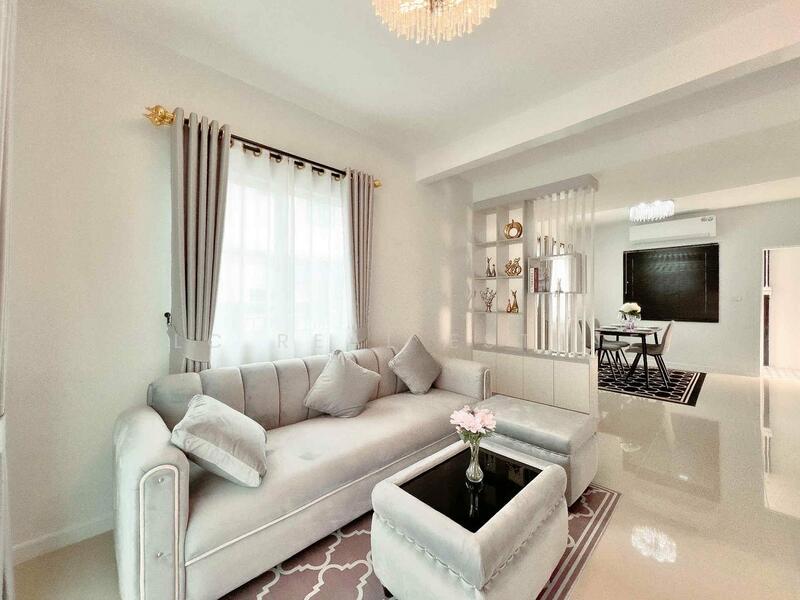 For Sale - Two-Story Townhouse3 Bedrooms for Sale in Laem Chabang, Chon Buri