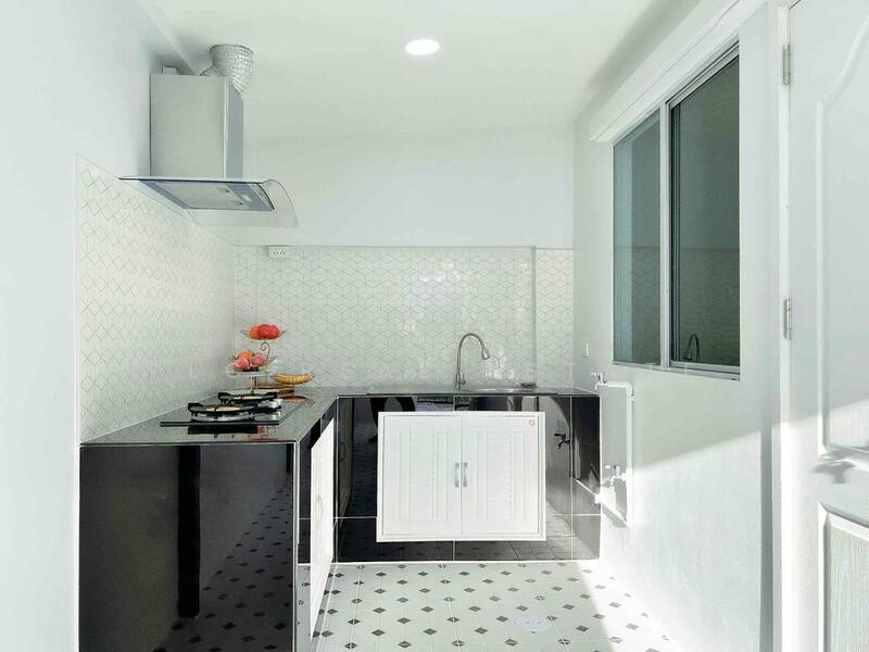 ขาย - Two-Story Townhouse3 Bedrooms for Sale in Laem Chabang, ชลบุรี