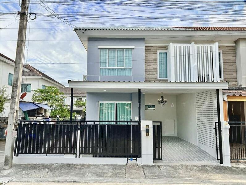 ขาย - Two-Story Townhouse3 Bedrooms for Sale in Laem Chabang, ชลบุรี