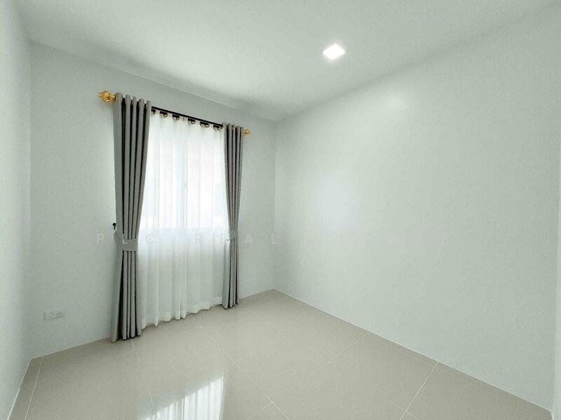 ขาย - Two-Story Townhouse3 Bedrooms for Sale in Laem Chabang, ชลบุรี
