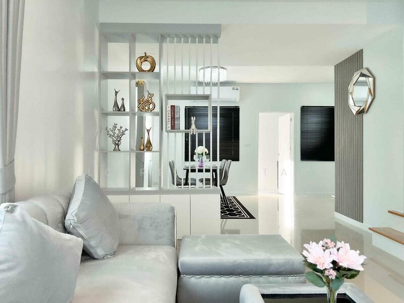 ขาย - Two-Story Townhouse3 Bedrooms for Sale in Laem Chabang, ชลบุรี