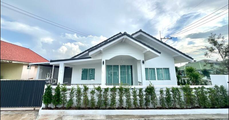 Single House 3 bedrooms for Sale in Takhian Tia, Chon Buri (Pattaya), Bang Lamung, Bang Lamung (Pattaya), Chon Buri (Pattaya), 3 Bedrooms, 284 sqm, Single Detached House For Sale, by PLC Real Estate, 500014161 - DDproperty.com