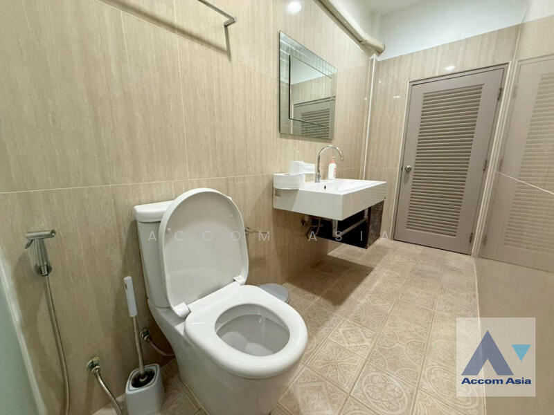 ขาย - 3 Bedrooms Townhouse for Sale in Sukhumvit, Bangkok near BTS Phrom Phong - MRT Queen Sirikit Nationa, กรุงเทพ