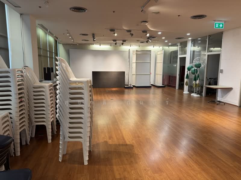 Rent Commercial Space 500 Meter From MRT Phetchburi, Bangkok, เพชรบุรีตัดใหม่, Bang Kapi, Huai Khwang, Bangkok, , 387 sqm, Retail Space For Rent, by Suchart Gambhir, 500014562 - DDproperty.com