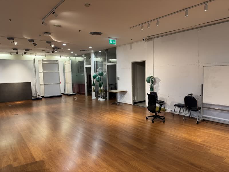 Rent Commercial Space 500 Meter From MRT Phetchburi, Bangkok, เพชรบุรีตัดใหม่, Bang Kapi, Huai Khwang, Bangkok, , 387 sqm, Retail Space For Rent, by Suchart Gambhir, 500014562 - DDproperty.com