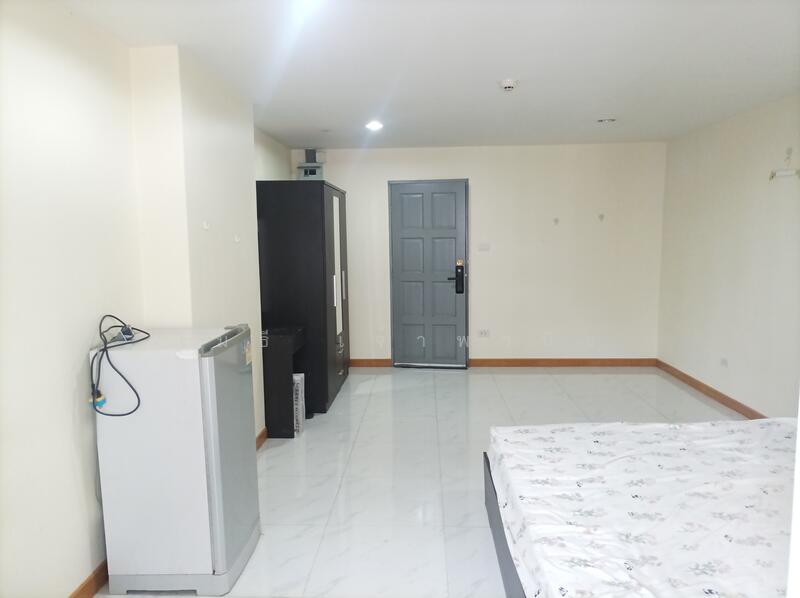 พื้นกระเบื้อง - Tile Floor