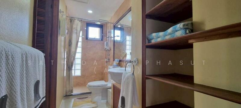 For Sale - 5 Storey Commercial Building In Pratumnak, Chon Buri