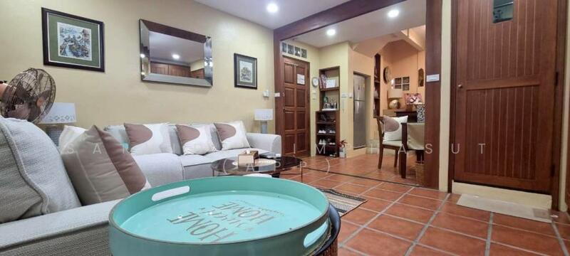 ขาย - 5 Storey Commercial Building In Pratumnak, ชลบุรี