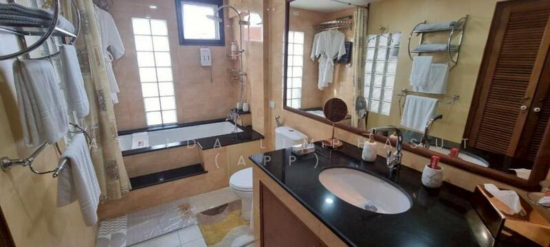 For Sale - 5 Storey Commercial Building In Pratumnak, Chon Buri