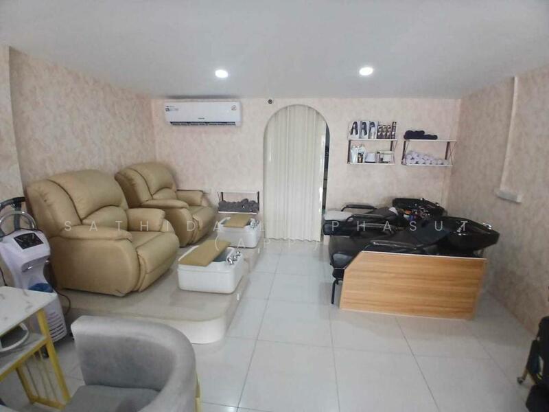 ขาย - Modern Beauty Salon And Nail Bar for Sale, ชลบุรี