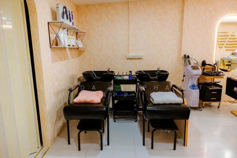 ขาย - Modern Beauty Salon And Nail Bar for Sale, ชลบุรี